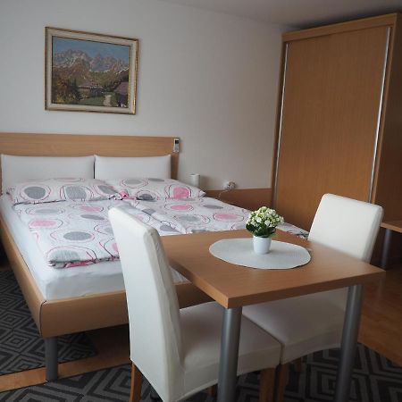 Rooms-Apartments Stojanovic Bled Bagian luar foto